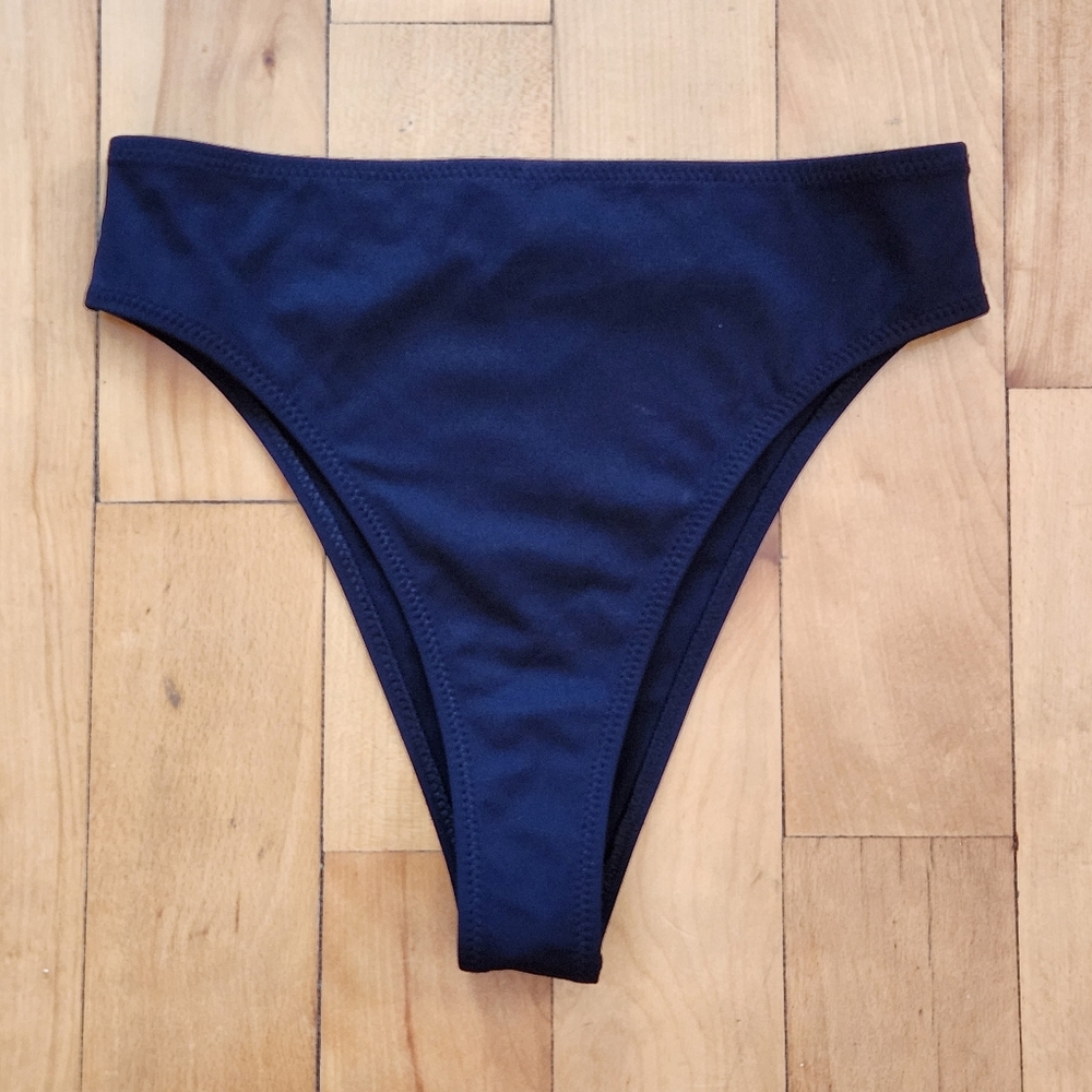 Tropic of C Vibe Bikini Bottoms in Black - M